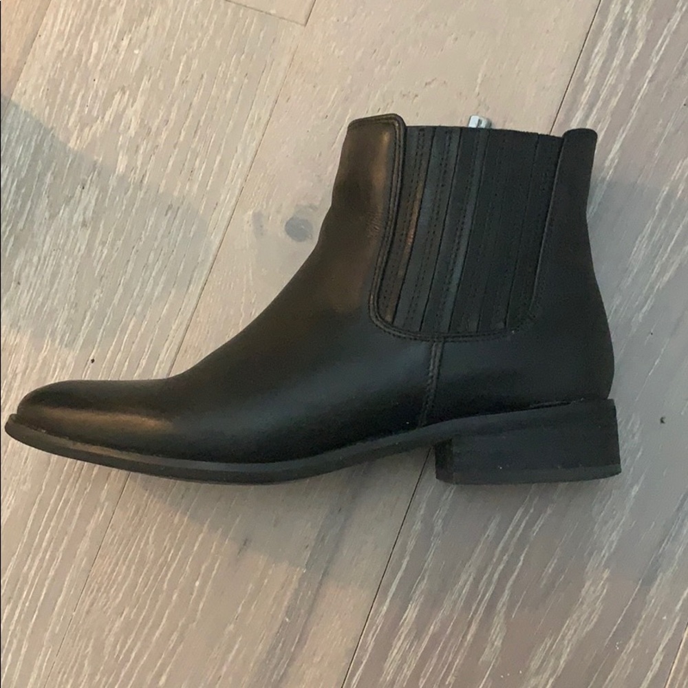 Aqua College Waterproof leather bootie sz 6